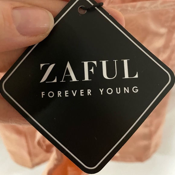 Womens cross back top. Zaful size 4. Light pink floral print - Picture 3 of 5